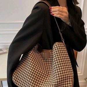 Houndstooth Pattern Tote/Shoulder Bag.
